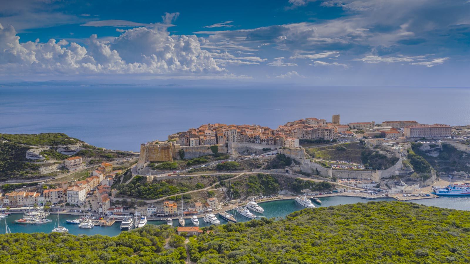 Bonifacio et son port de plaisance